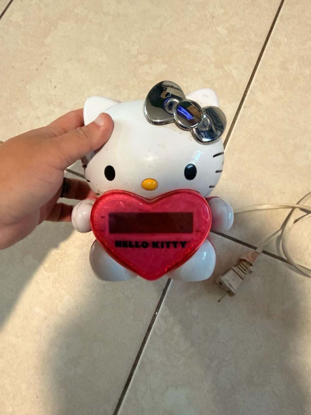 Hello Kitty Heart Projection Alarm Clock with LED Display Model 2913WH01 - Picture 7 of 7